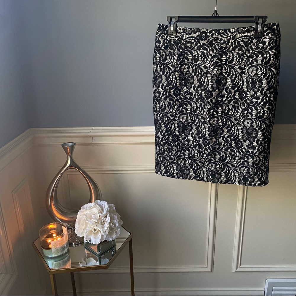 Worthington High Waisted Black Floral Lace Pencil Skirt Size 4 / S
